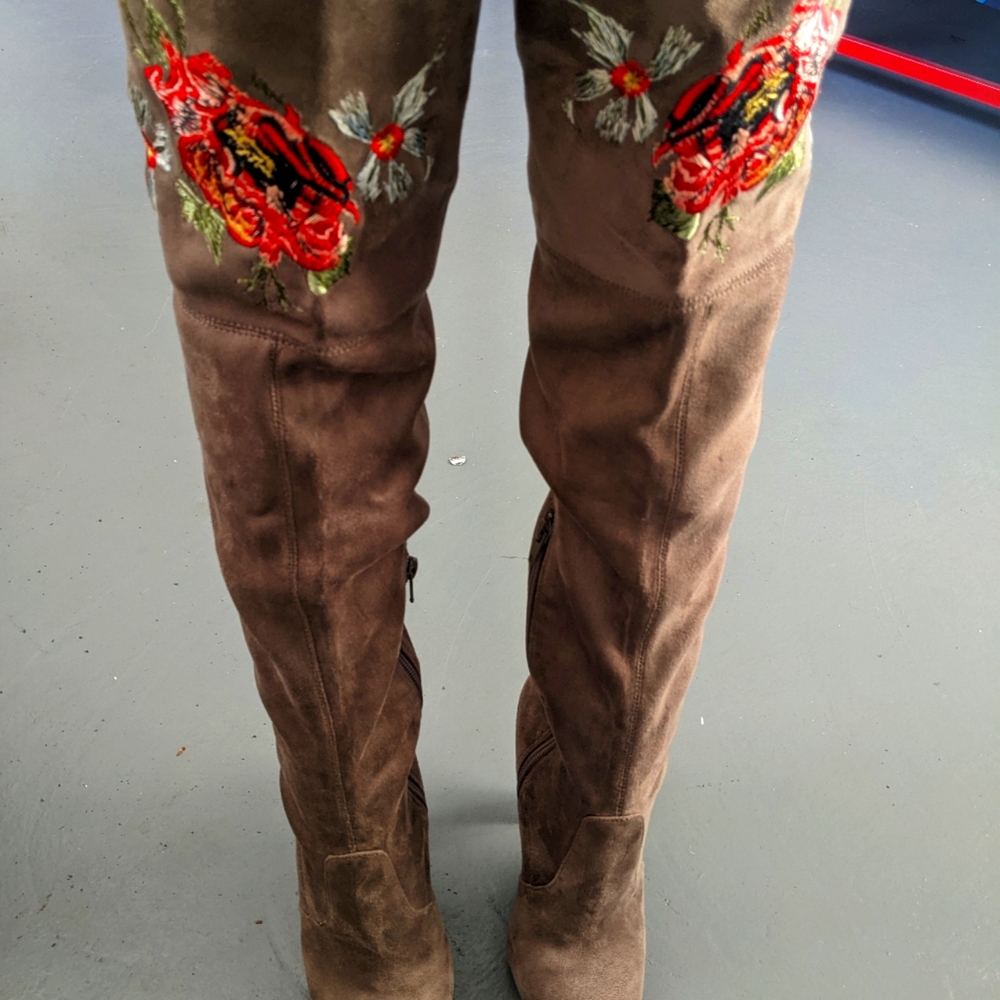 Brown knee high boots with floral handstiched design! Super sexy, boho